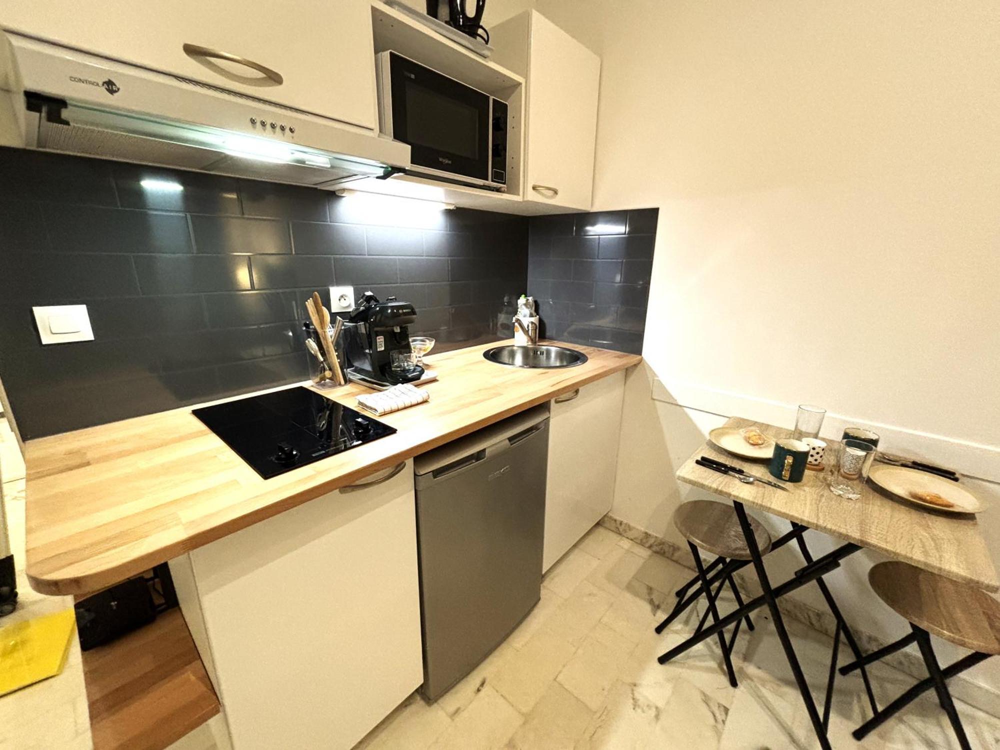 Cannes Center Wifi Ac 100 M From Croisette Behind Martinez Hotel Apartment